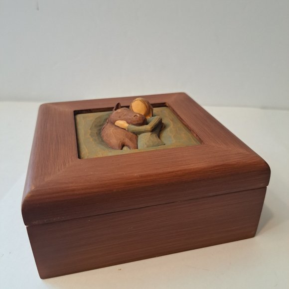 Willow Tree Quiet Strength, Sculpted Hand-Painted Memory Box - Picture 8 of 8